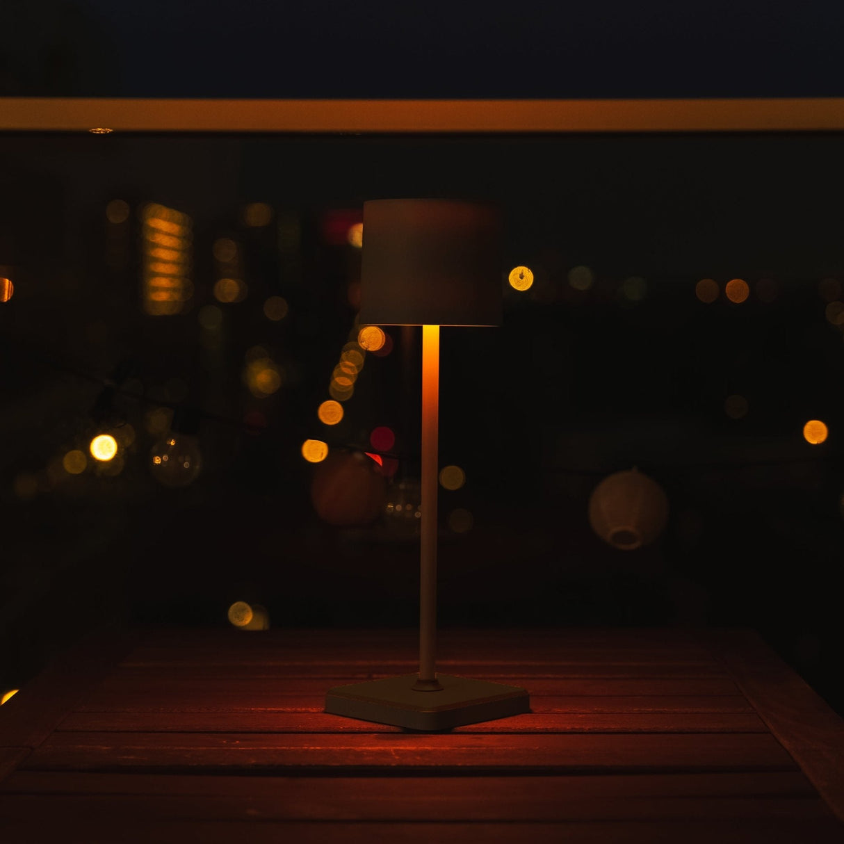 TouchDim wiederaufladbare LED-Tischlampe – Dimmbar durch Berührung – Innen und Außen – Schwarz